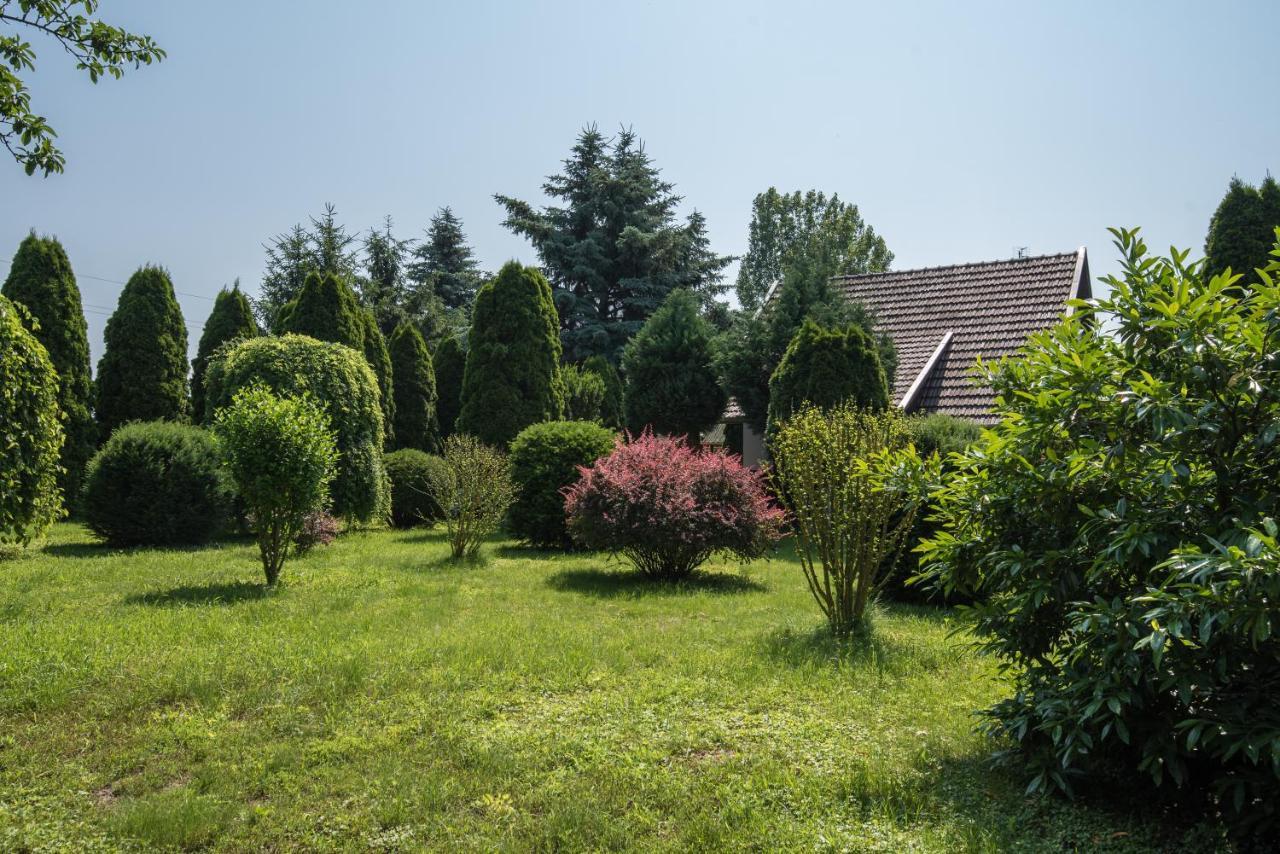 Posteleki Vendeghaz-Nyugalom Szigetei Villa Gyula Eksteriør billede