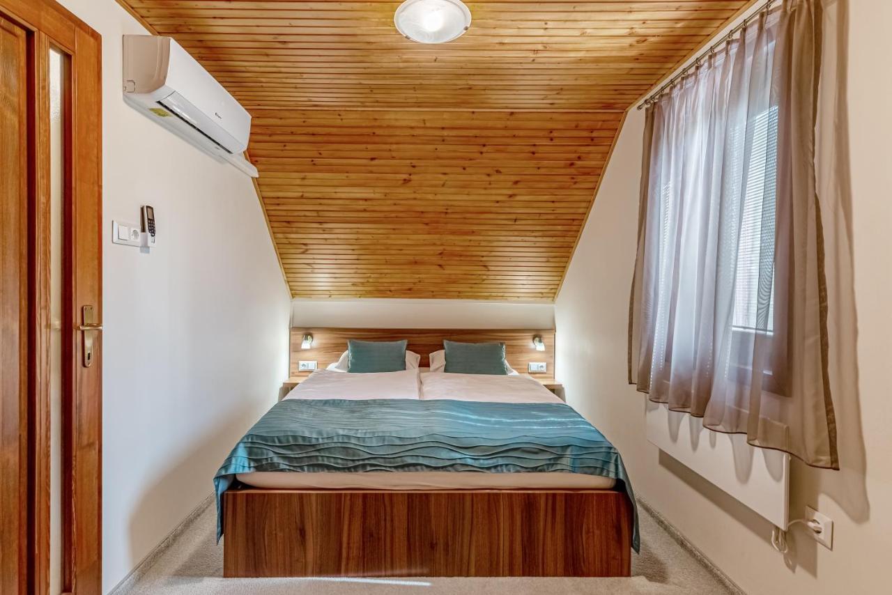 Posteleki Vendeghaz-Nyugalom Szigetei Villa Gyula Eksteriør billede