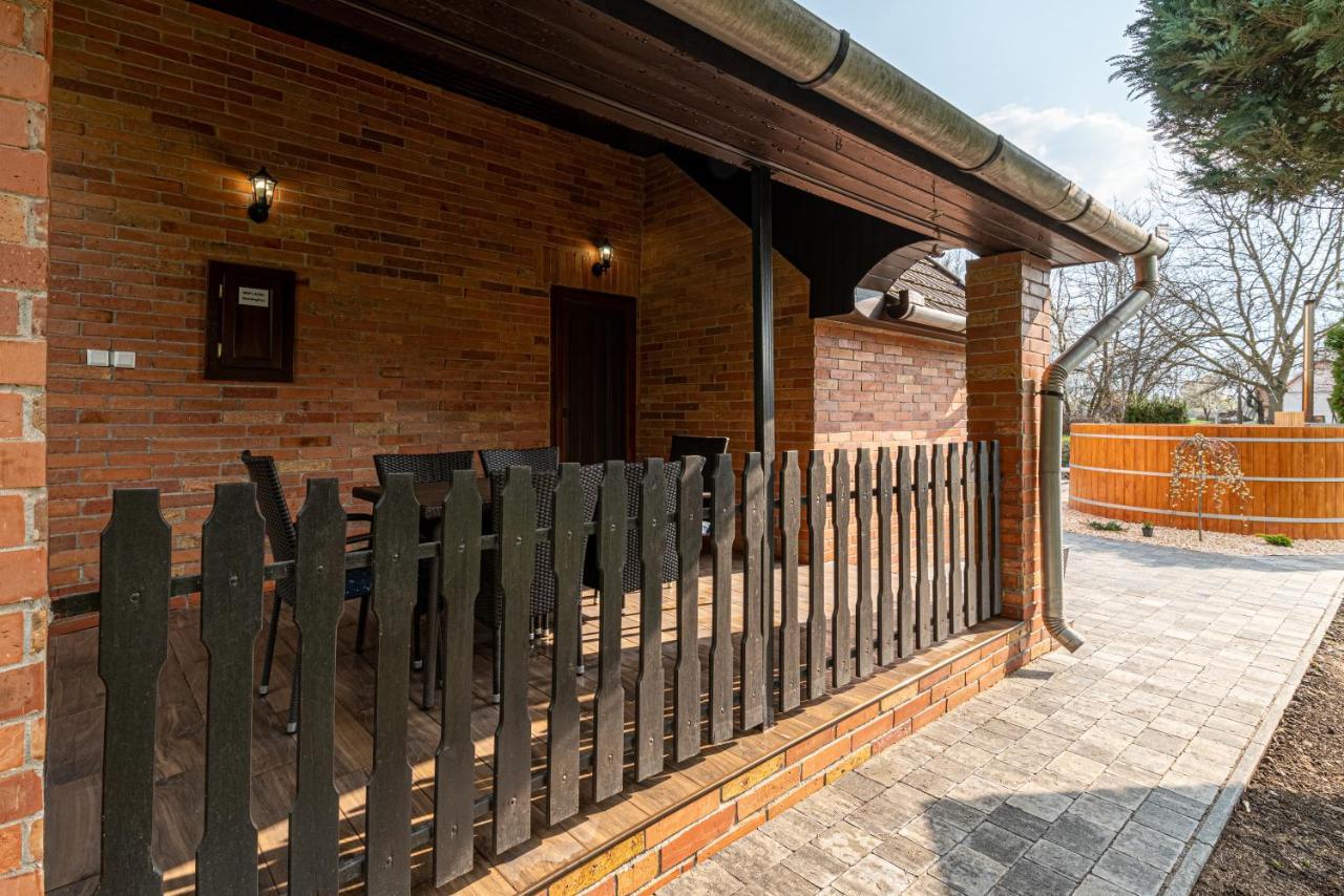 Posteleki Vendeghaz-Nyugalom Szigetei Villa Gyula Eksteriør billede
