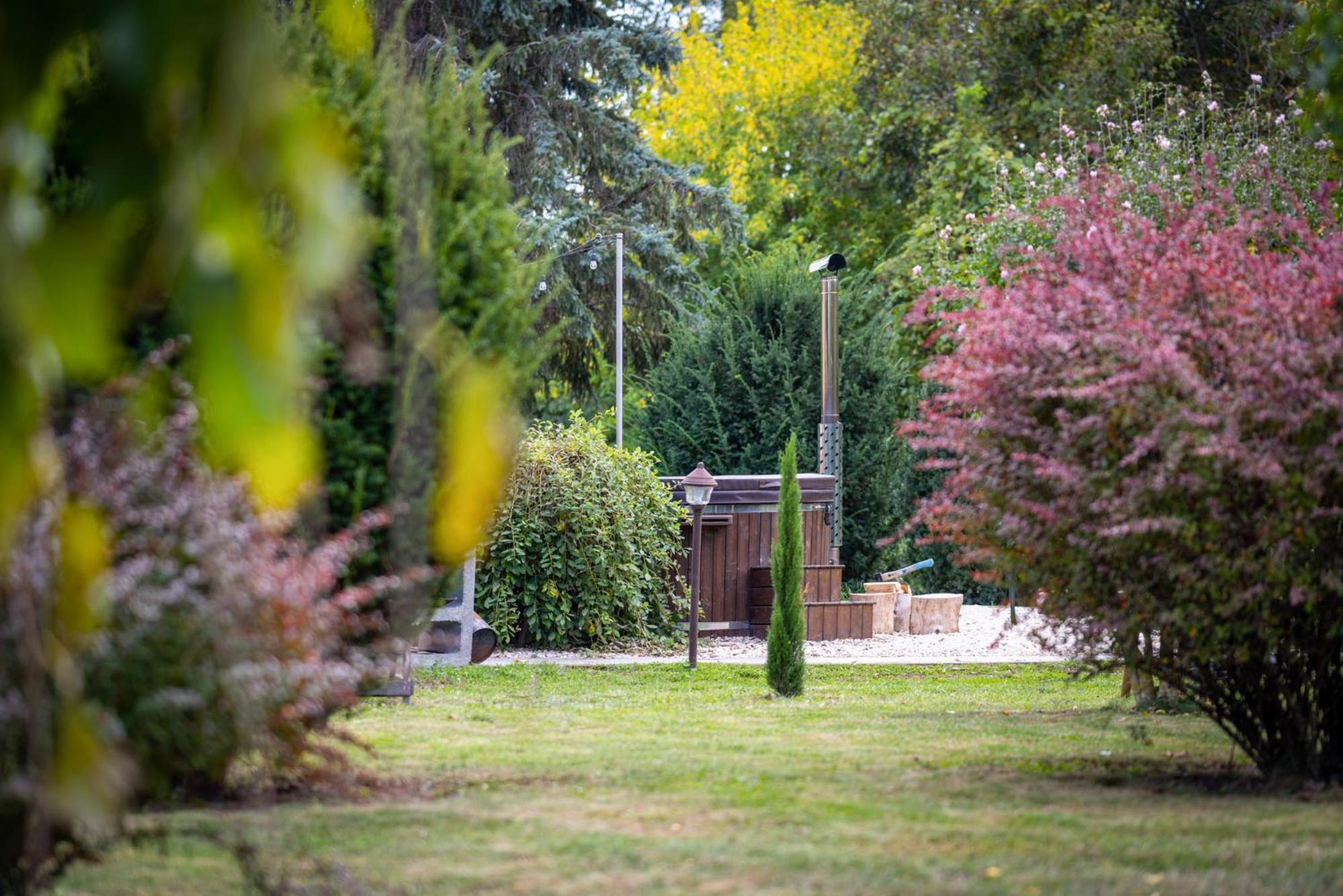 Posteleki Vendeghaz-Nyugalom Szigetei Villa Gyula Eksteriør billede