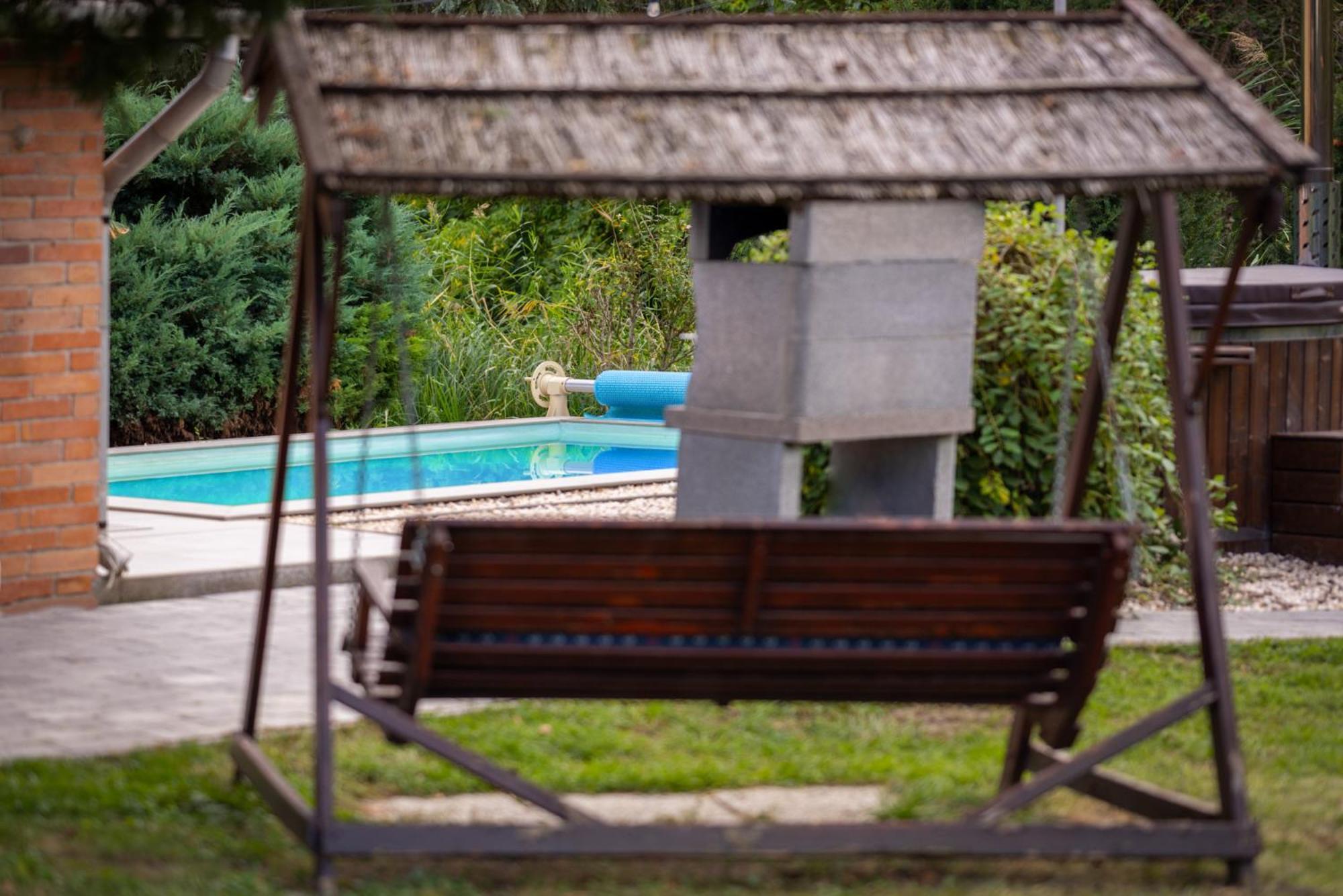 Posteleki Vendeghaz-Nyugalom Szigetei Villa Gyula Eksteriør billede